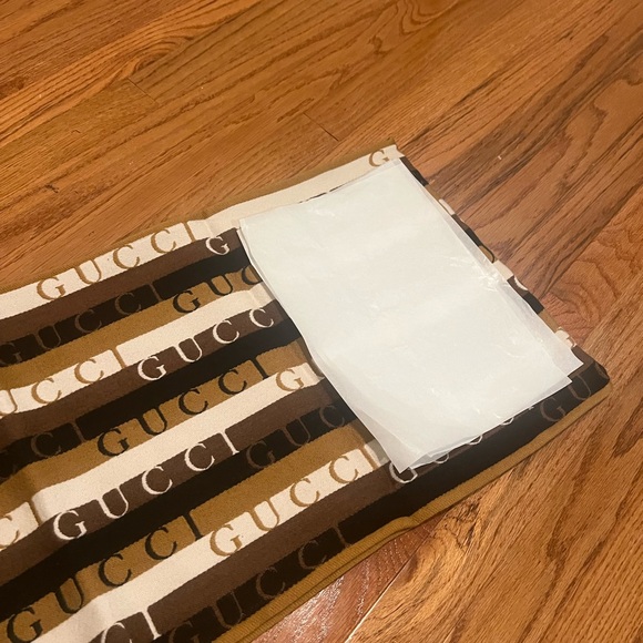 Authentic New Gucci Wool Scarf/ Shawl - Picture 2 of 9